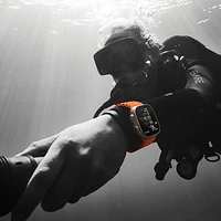 Apple Watch Ultra 2 (GPS + Cellular) avec boîtier de 49 mm en titane et bracelet Sentier bleu/noir par Rogers - Moyen/Grand - Financement mensuel