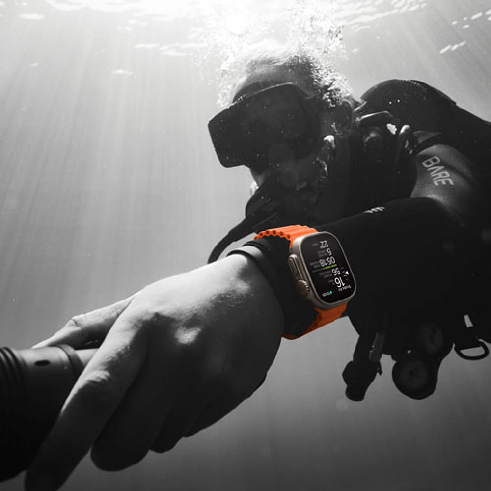 Apple Watch Ultra 2 (GPS + Cellular) avec boîtier de 49 mm en titane et bracelet Sentier bleu/noir par TELUS - Petit/Moyen - Financement mensuel