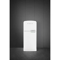 Réfrigérateur à congélateur supérieur 19,2 pi³ 32 po à distributeur de glaçons rétro de Smeg (FAB50ULWH3) - Blanc