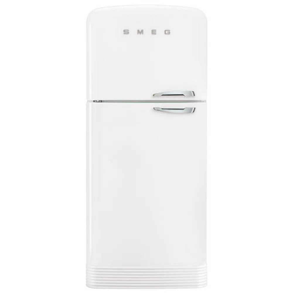 Réfrigérateur à congélateur supérieur 19,2 pi³ 32 po à distributeur de glaçons rétro de Smeg (FAB50ULWH3) - Blanc
