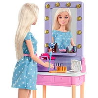 Ensemble de jeu avec poupée Barbie Malibu et loge Big City, Big Dreams de Mattel
