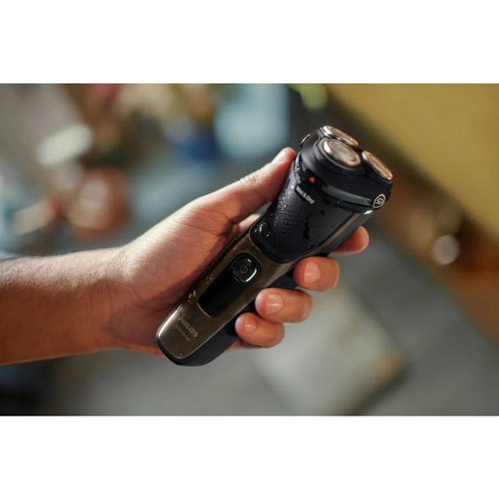 Philips Series 3200 Wet & Dry Electric Shaver (S3242/12) - Ash Gold