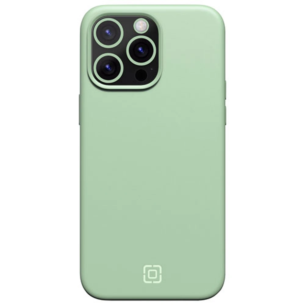 Étui rigide ajusté en silicone Sensor d'Incipio avec protecteur de lentille pour iPhone 15 Pro Max - Sauge