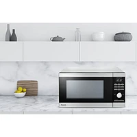 Panasonic Genius 1.3 Cu. Ft. Microwave (NNSD66LSC) - Silver - Only at Best Buy