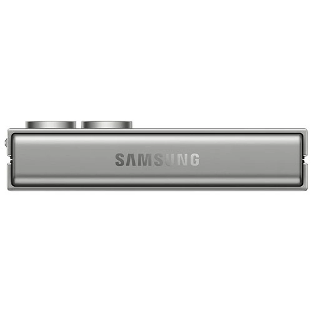 Galaxy Z Flip6 5G de 256 Go de Samsung - Ombre argent - Déverrouillé