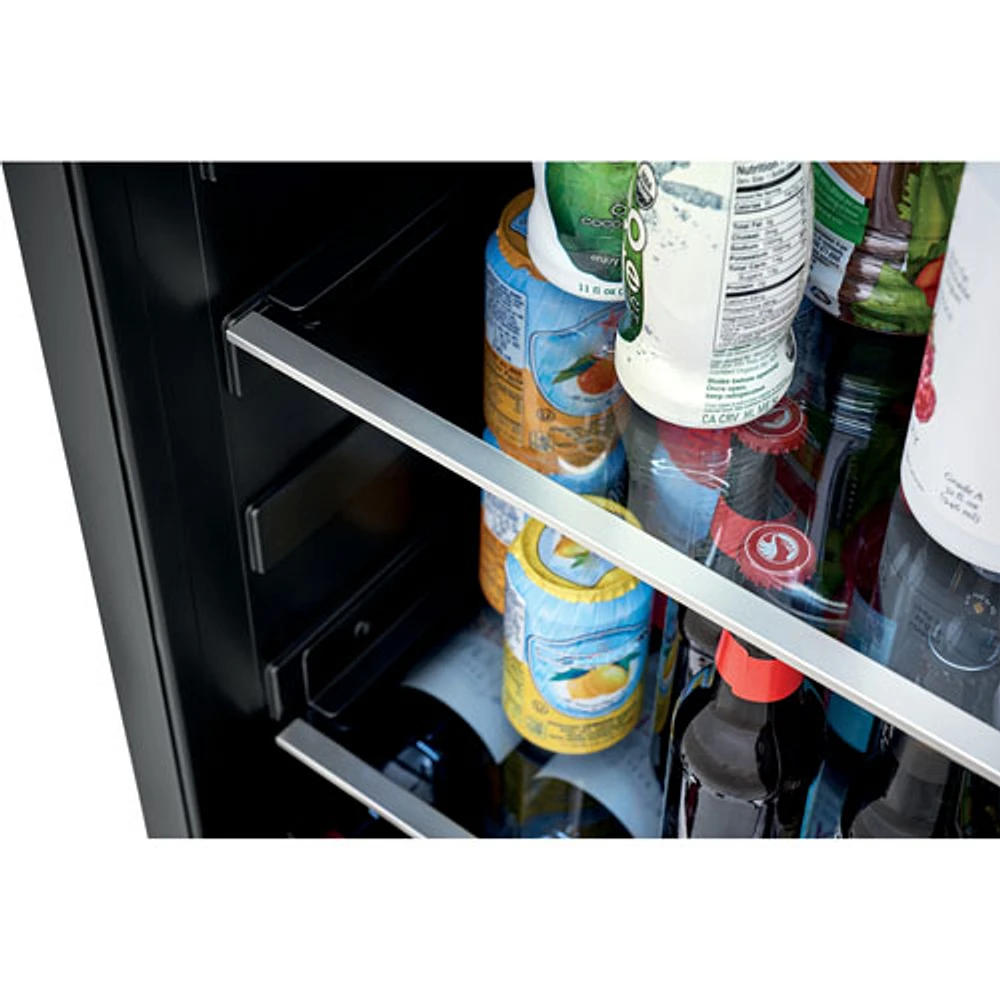 Réfrigérateur à boissons de dessous de comptoir 5,1 pi³ d'Electrolux (EI24BC15VS) - Acier inoxydable