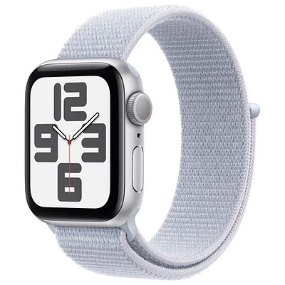 Apple Watch SE (GPS) de mm avec boîtier en aluminium argenté et bracelet sport à rabat nuage bleu