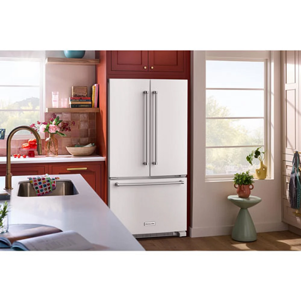 Réfrigérateur deux portes 20 pi³ 36 po avec distributeur d'eau de KitchenAid (KRFC136RWH) - Blanc