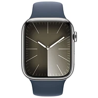 Apple Watch Series 9 (GPS + cellulaire) avec boîtier de mm en acier inoxydable argenté et bracelet sport bleu tempête par Koodo - Moyen/Grand - mm