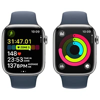 Apple Watch Series 9 (GPS + cellulaire) avec boîtier de mm en acier inoxydable argenté et bracelet sport bleu tempête par Koodo - Moyen/Grand - mm