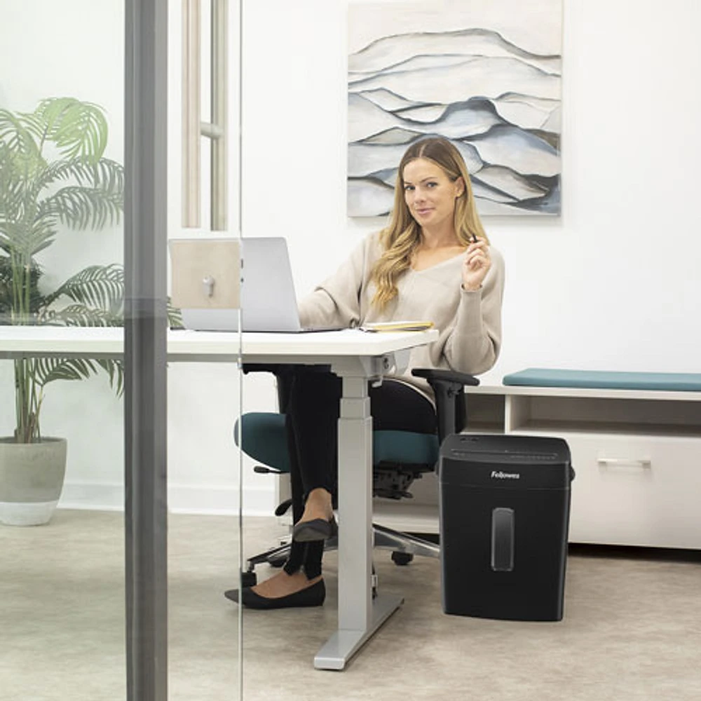 Déchiqueteuse Powershred à coupe croisée de 8 feuilles de Fellowes (P-40C)