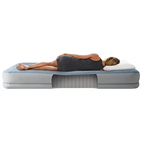 Lit pneumatique mi-hauteur de 14 avec pompe à air et oreillers gonflables USB intégrés Dura-Beam Plus d'Intex - Grand - Bleu