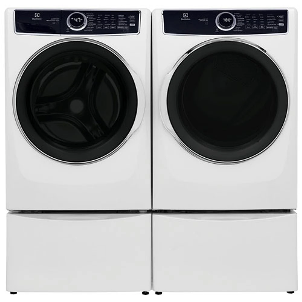 Laveuse à vapeur à chargement frontal 5,2 pi³ et sécheuse électrique à vapeur 8,0 pi³ d’Electrolux avec 2 socles de 27 po – Blanc