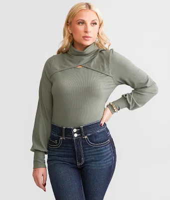 red by BKE Turtleneck Keyhole Top