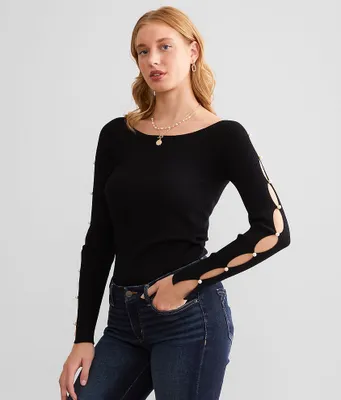red by BKE Cut-Out Faux Pearl Top