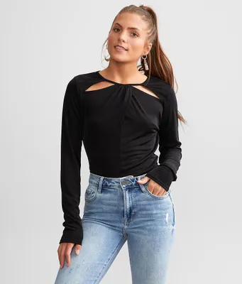 red by BKE Cut-Out Top