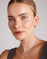 Collier de tennis de 6,00 carats au total, serti dans de l'or blanc 18 carats