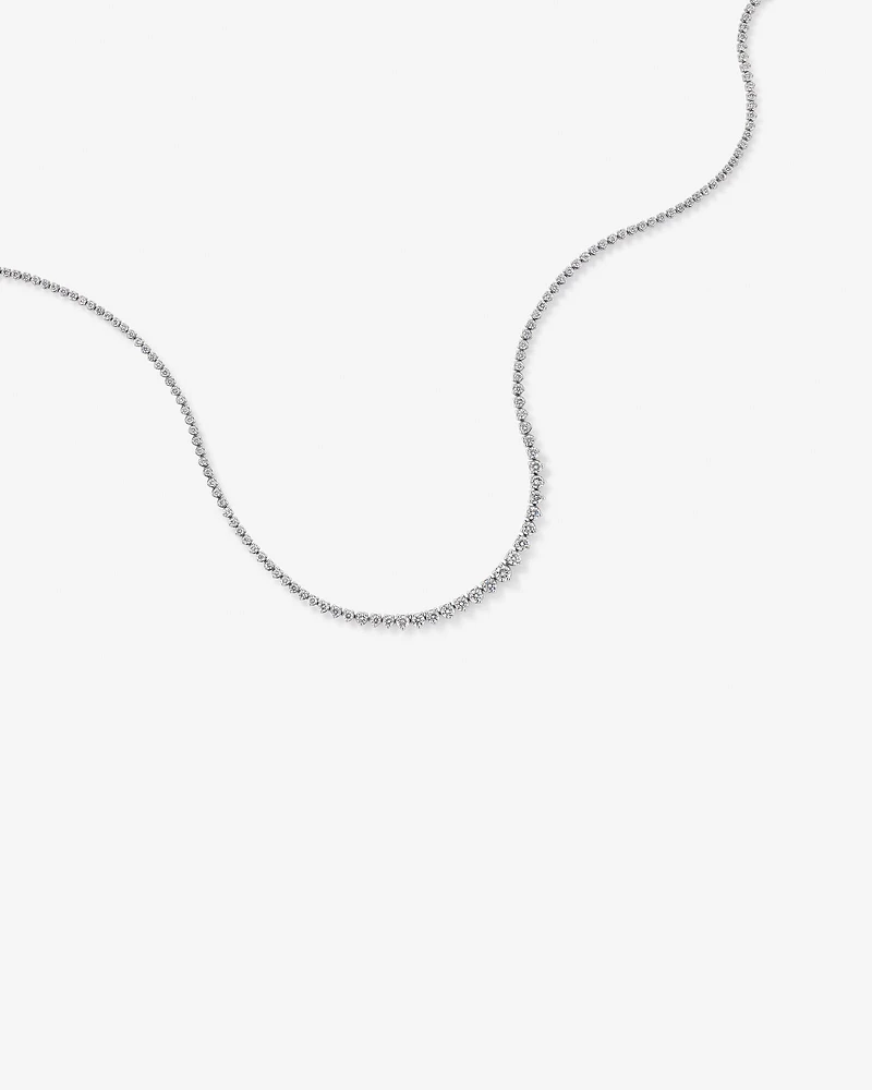 Collier de tennis de 6,00 carats au total, serti dans de l'or blanc 18 carats