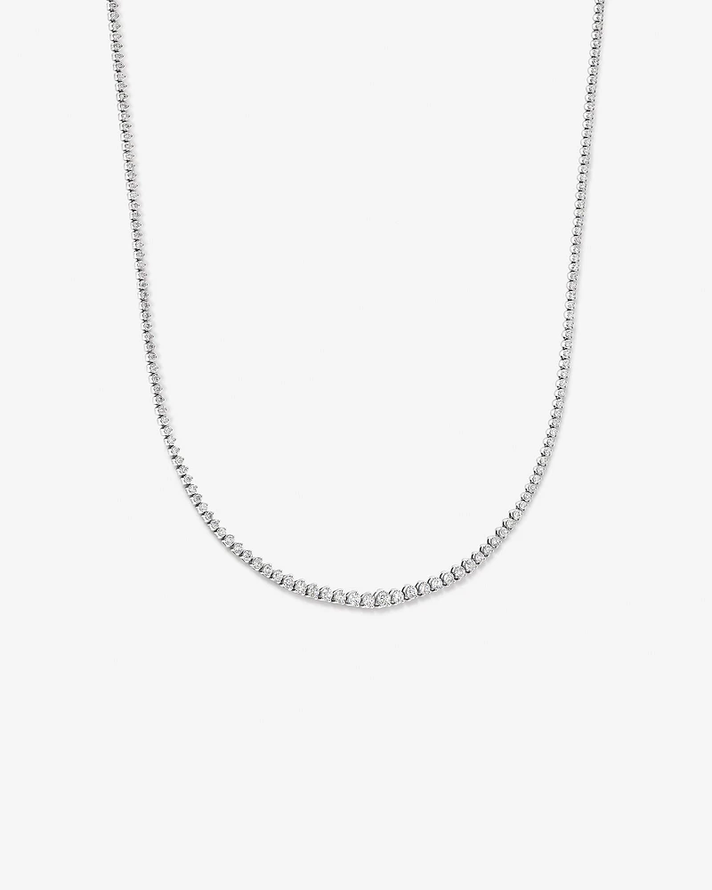 Collier de tennis de 6,00 carats au total, serti dans de l'or blanc 18 carats