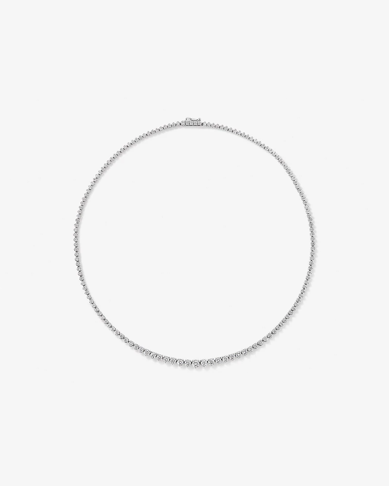 Collier de tennis de 6,00 carats au total, serti dans de l'or blanc 18 carats