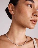 Collier de tennis de 6,00 carats au total, serti dans de l'or blanc 18 carats