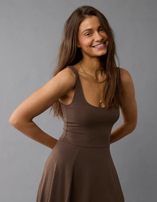 Robe mi-longue à encolure échancrée AE