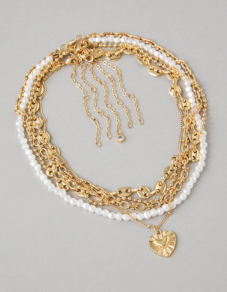 Ensemble de cinq colliers ras de cou cœur AEO