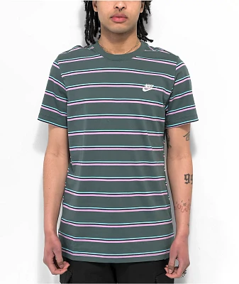Nike Sportswear Club Spruce Stripe T-Shirt