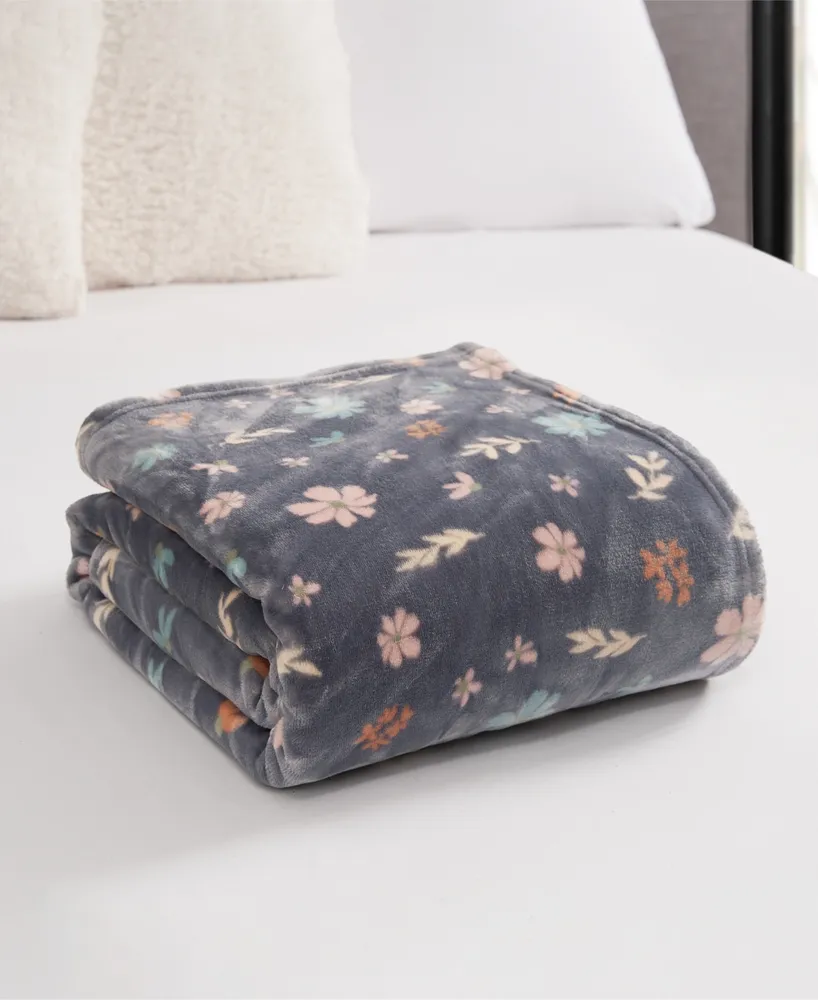 Lucky Brand Floral Tossed Blooms Plush Throw, 50" x 70"