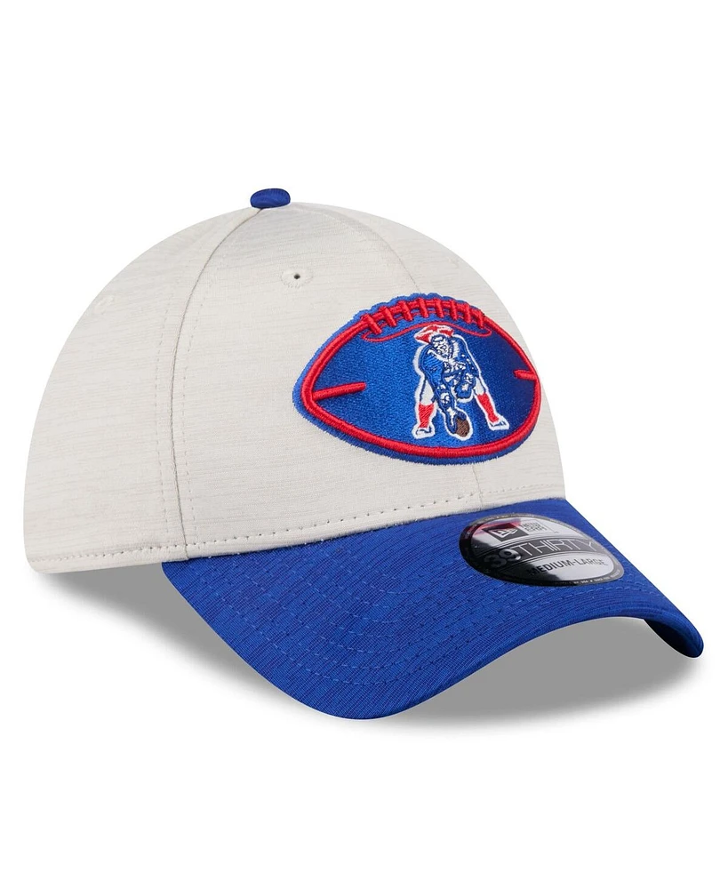 New Era Men's Stone/Royal England Patriots 2024 Sideline Historic 39THIRTY Flex Hat