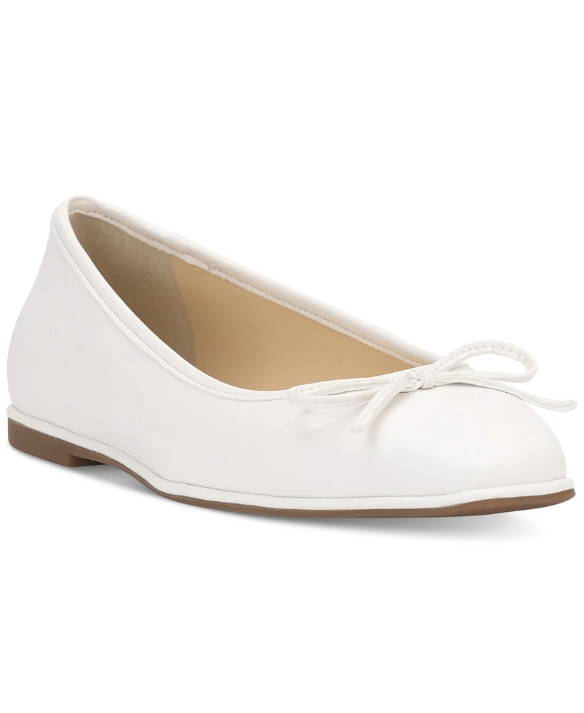 Jessica Simpson Women's Vayrina Snip-Toe Ballet Flats