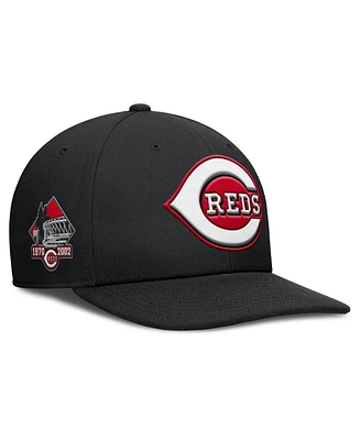 Nike Men's Black Cincinnati Reds Pro Performance Snapback Hat