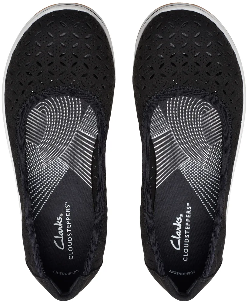 Clarks Women's Cloudsteppers Breeze Roam Perfed Flats