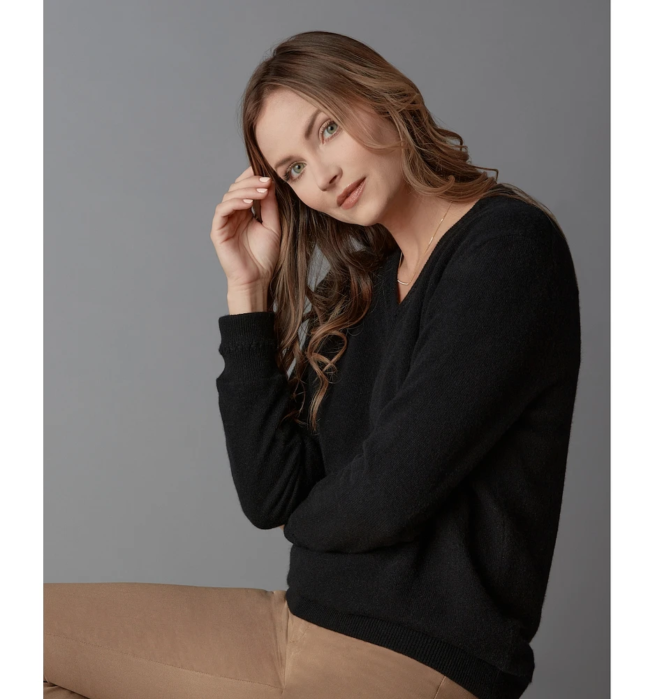 LuxLined Women's Itch-Free Cashmere V-Neck Sweater with Soft Inner Lining