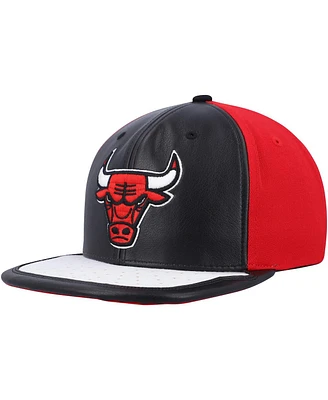 Men's Mitchell & Ness Black and White Chicago Bulls Day One Snapback Hat