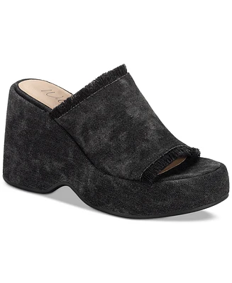 Wild Pair Mahrshah Platform Slide Sandals