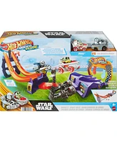 Hot Wheels Racerverse, Star Wars Track Set with 2 Hot Wheels Racers Inspired By Star Wars - Grogu and The Mandolorian