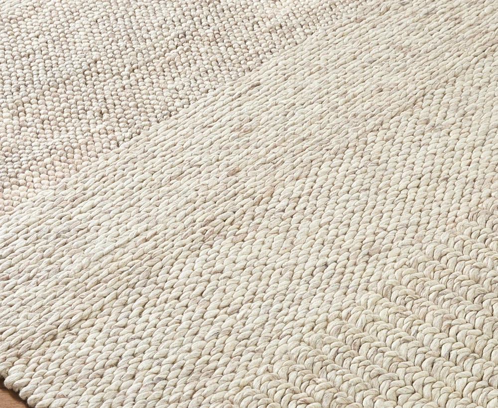 Surya Mae 541321 2'x3' Area Rug