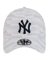 New Era Men's White New York Yankees Graded 39THIRTY Stretch Fit Hat