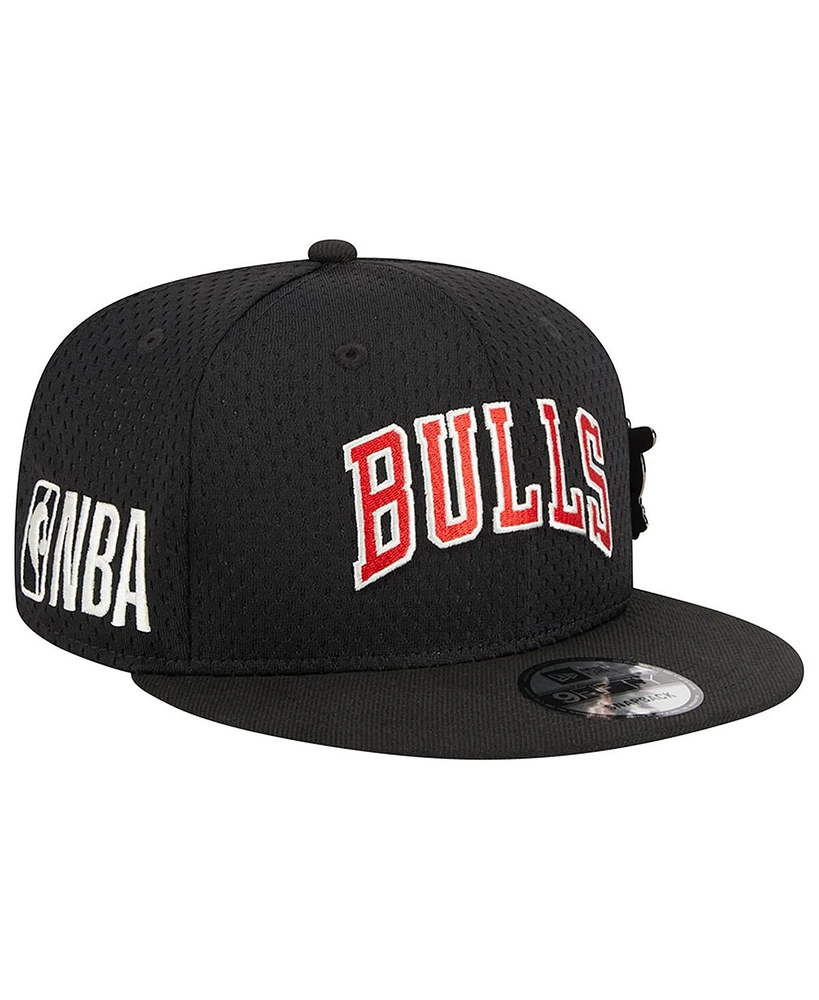 Men's New Era Black Chicago Bulls Post-Up Pin Mesh 9FIFTY Snapback Hat