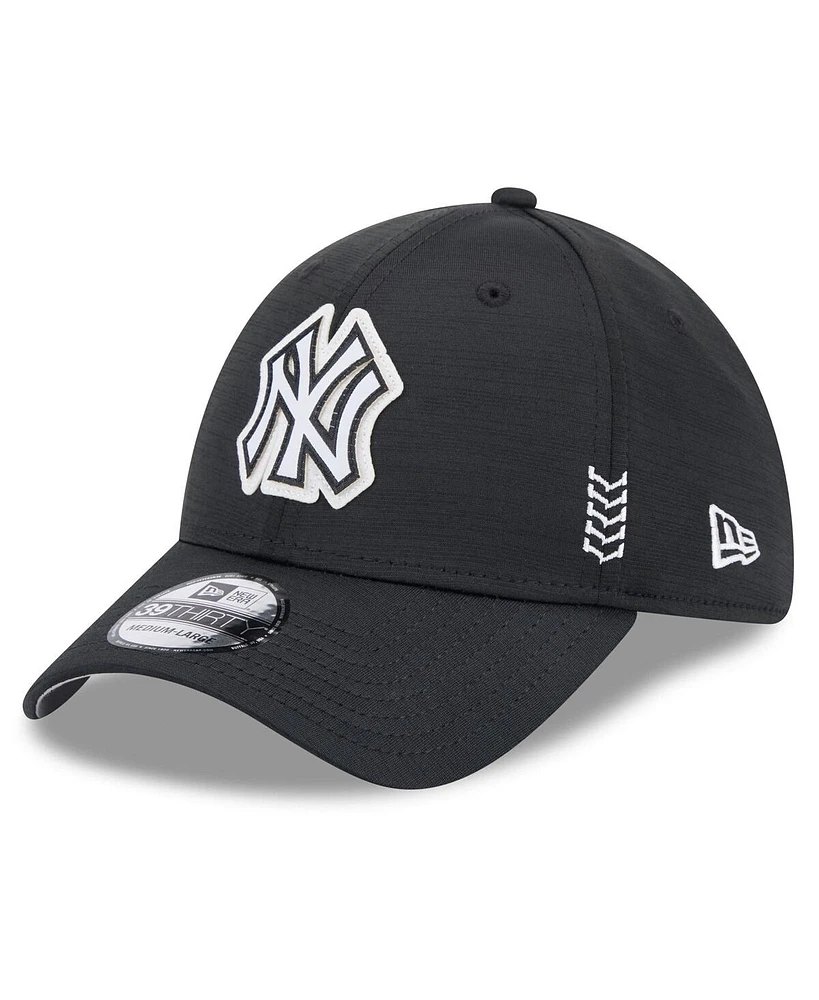 Men's New Era Black New York Yankees 2024 Clubhouse 39THIRTY Flex Fit Hat
