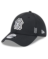 Men's New Era Black New York Yankees 2024 Clubhouse 39THIRTY Flex Fit Hat