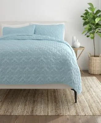 Ienjoy Home Ultra Soft Damask Pattern Lightweight Quilted Coverlet Set