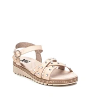 Women's Flat Sandals With Silver Studs By Xti, Beige