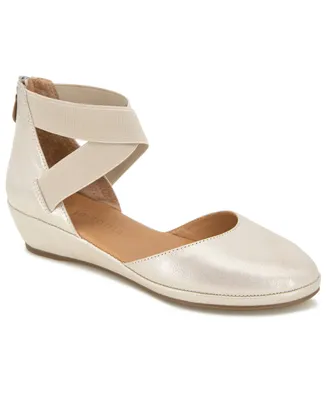 Gentle Souls Women's Noa Wedge Heel Sandal