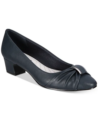 Easy Street Eloise Pumps
