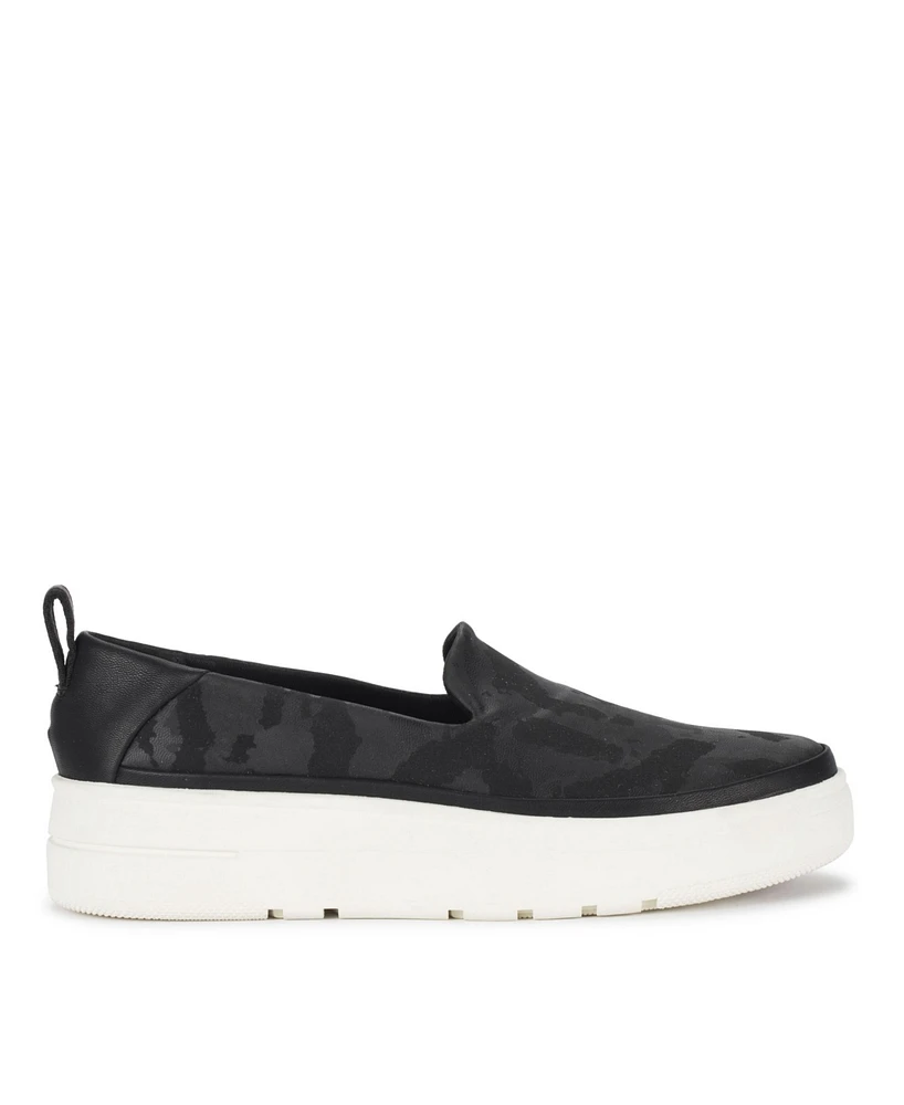 Baretraps Women's Nevin Slip-on Sneaker