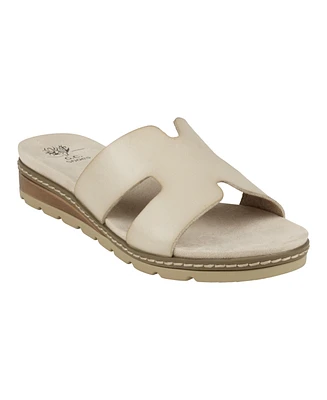 Gc Shoes Women's Nellie Cut Out Slide Flat Sandals