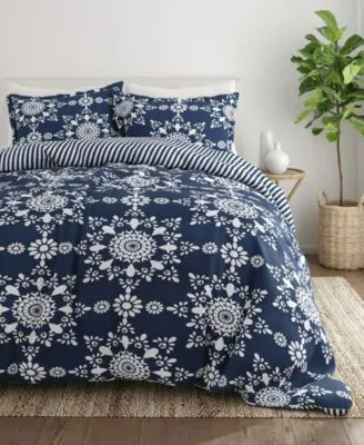 Ienjoy Home Ultra Soft Daisy Medallion Reversible Comforter Sets