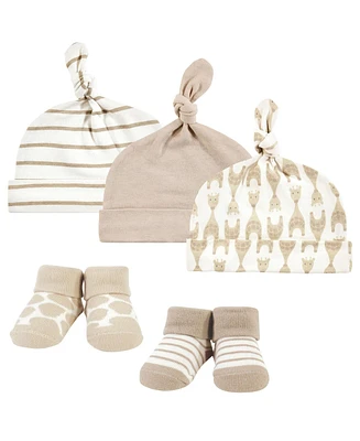 Hudson Baby Baby Boys Hudson Unisex Cap and Socks Set, Modern Giraffe, 0-9 Months